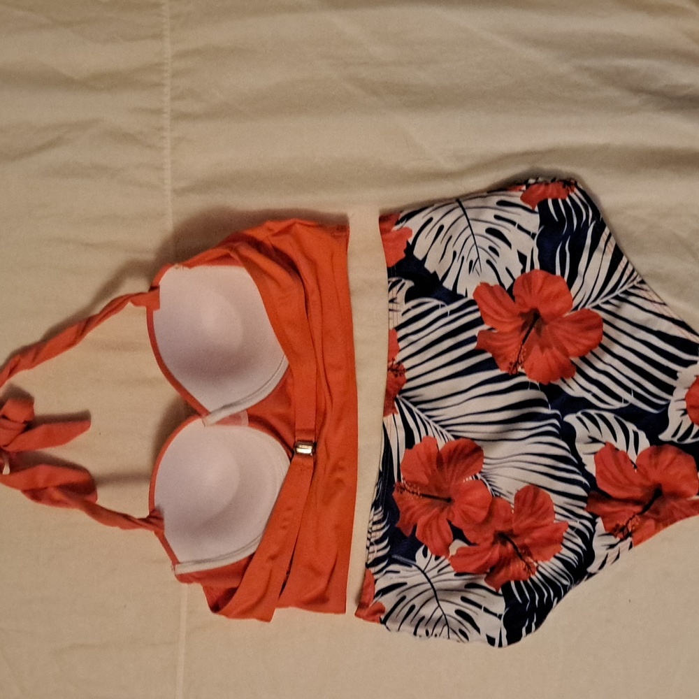 NWOT Size M Swim Suit - Picture 2 of 4